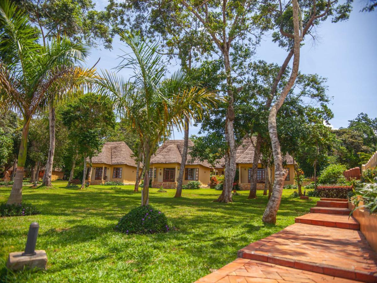 Brovad Sands Lodge Kalangala Экстерьер фото